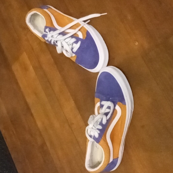 VANS - Picture 2 of 5